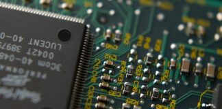 Jak wyczyścić skraplacz klimatyzacji?