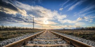 Czym najlepiej malować metal jak jest z rdzą?