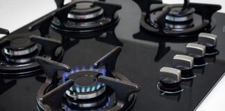 Dlaczego drzwi od zmywarki ciężko się otwierają?