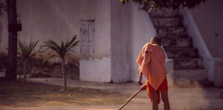 Jak prawidłowo zamiatać miotła?