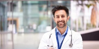 Medycyna Estetyczna – Co To Jest I Jak Poprawia Wygląd Bez Skalpela lekarz